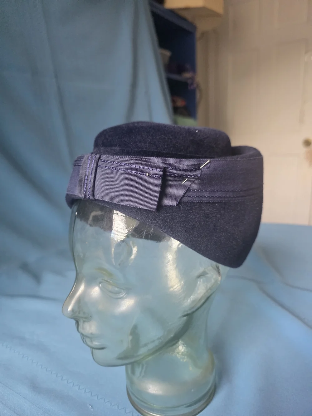 VTG 1950s Merrimac Peachbloom Velour Fur Felt Pillbox Tilt Hat Black Size 22
